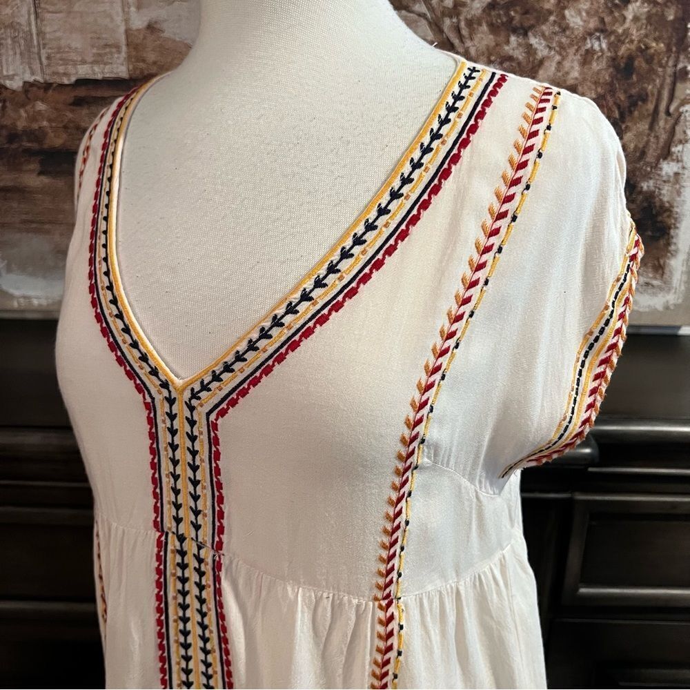 Altar’d State Top Embroidered V-neck size Small - Picture 3 of 7